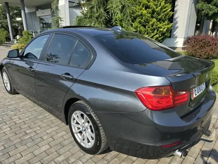 BMW Seria 3 ver-320d-xdrive-at-luxury-line