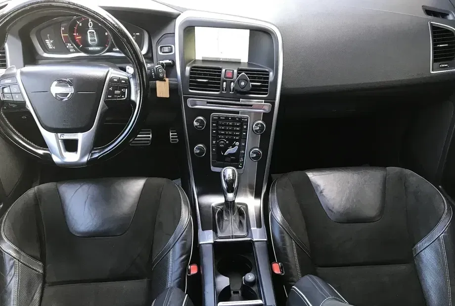 Volvo XC 60 I D4AWD R-Design — imagine 5