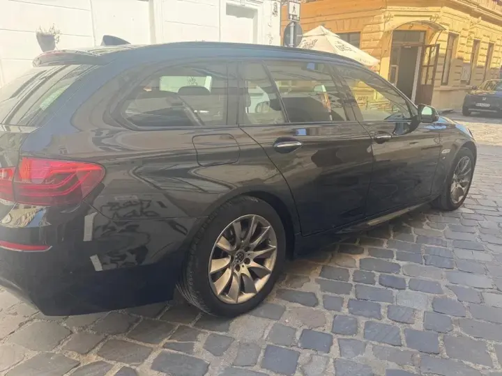 BMW Seria 5 F10/F11/F07 530d xDrive AT
