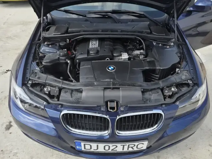 BMW Seria 3 E90/E91/E92/E93 320i