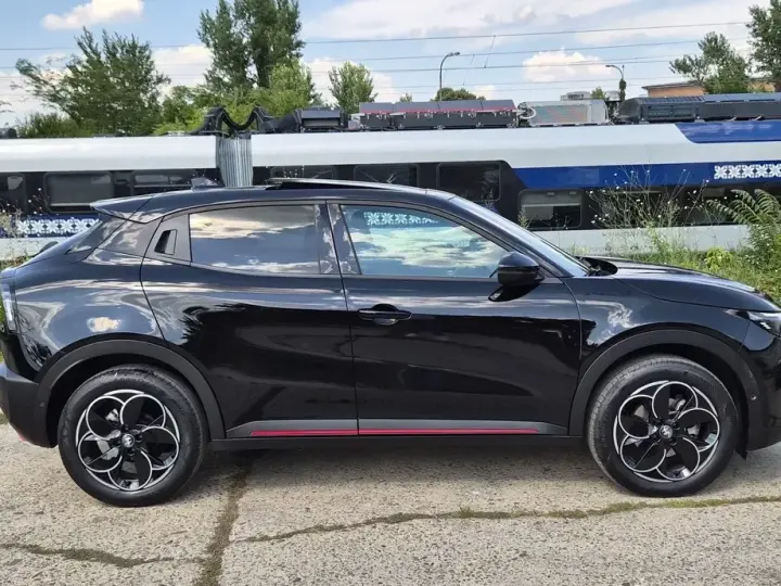 Alfa Romeo Junior 1.2 FWD eDCT6 MHEV Ibrida Speciale