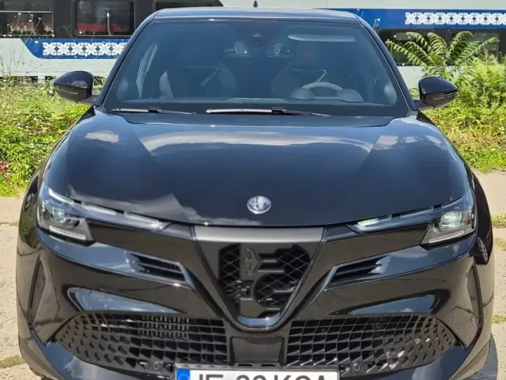 Alfa Romeo Junior 1.2 FWD eDCT6 MHEV Ibrida Speciale