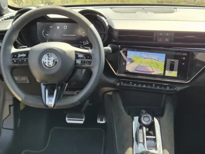 Alfa Romeo Junior 1.2 FWD eDCT6 MHEV Ibrida Speciale