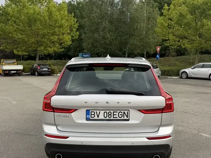 Volvo XC 60 II B4 MHEV AWD Momentum Pro