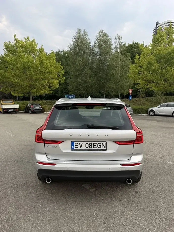 Volvo XC 60 II B4 MHEV AWD Momentum Pro — imagine 3