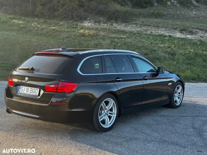 BMW Seria 5 F10/F11/F07 [2010 - 2017] 530d