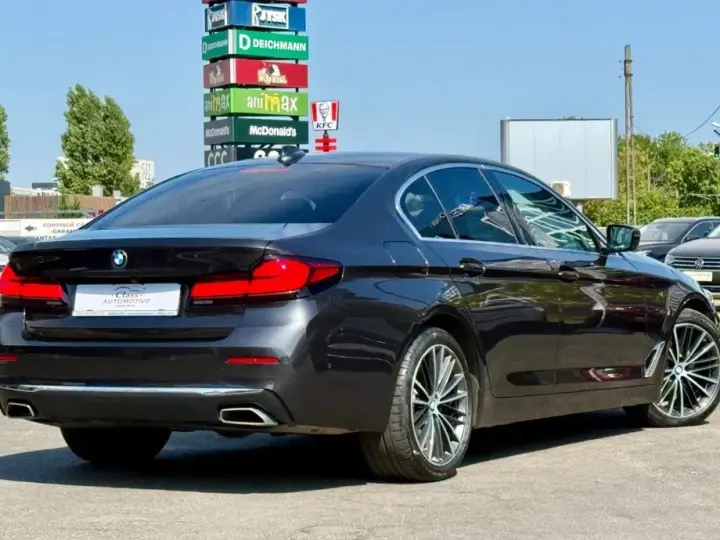 BMW Seria 5 530d xDrive AT MHEV