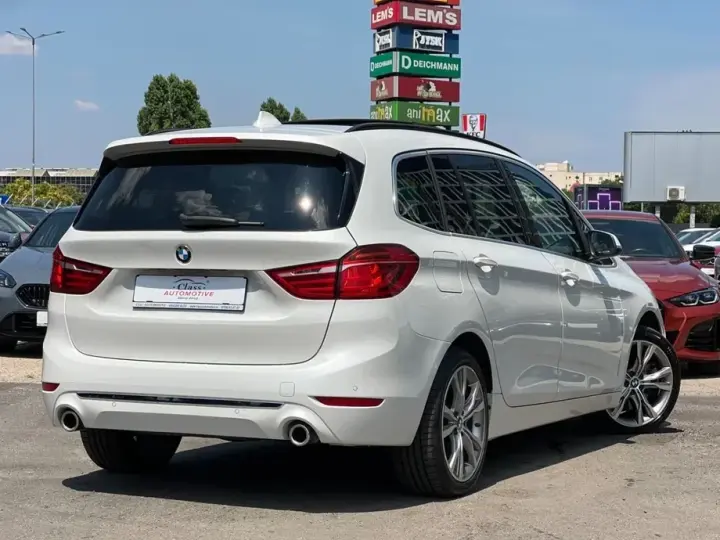 BMW Seria 2 218d AT
