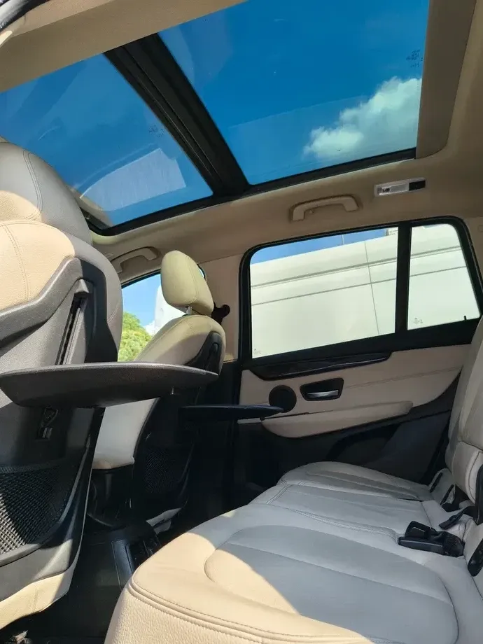 BMW Seria 2 218d Luxury Line — imagine 3