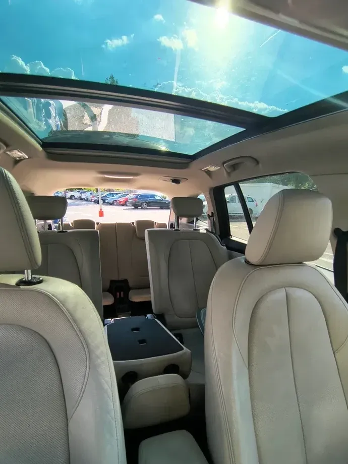 BMW Seria 2 218d Luxury Line — imagine 2