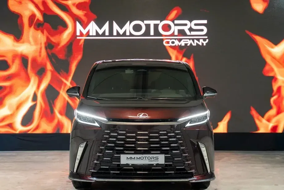 Lexus LM 350h Luxury — imagine 4