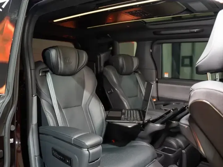 Lexus LM 350h Luxury