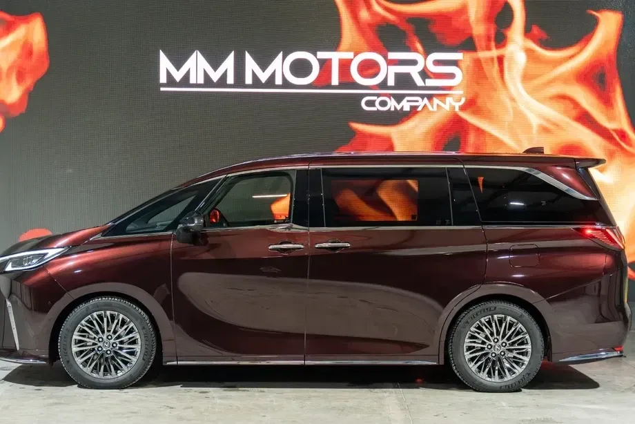 Lexus LM 350h Luxury — imagine 5
