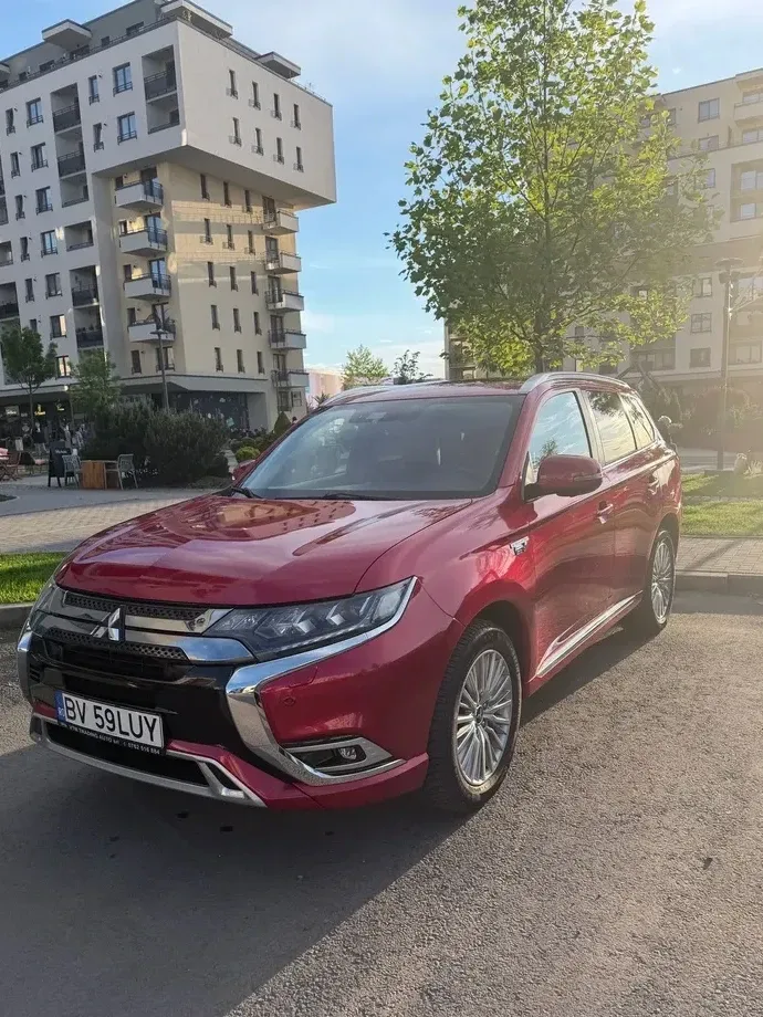Mitsubishi Outlander III PHEV 2.4 L 4X4 Instyle+ — imagine 2