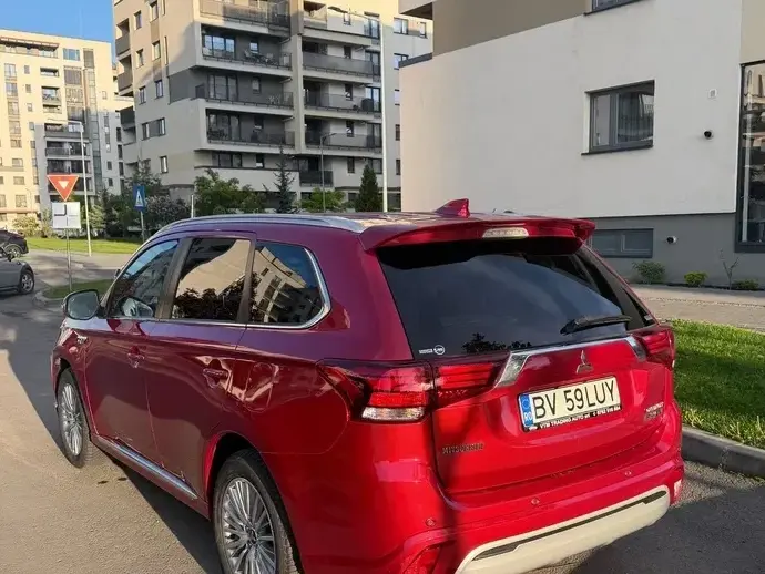 Mitsubishi Outlander III PHEV 2.4 L 4X4 Instyle+