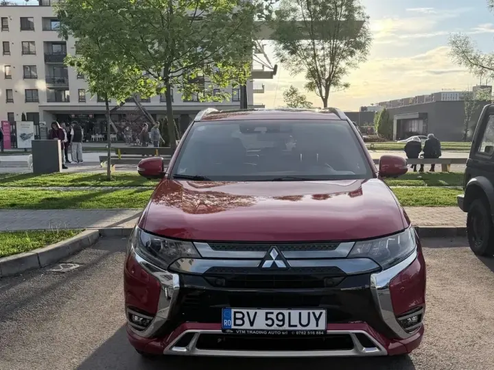 Mitsubishi Outlander III PHEV 2.4 L 4X4 Instyle+