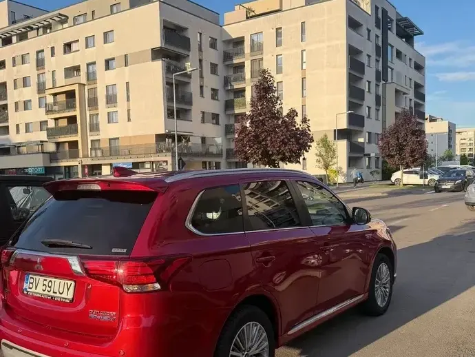 Mitsubishi Outlander III PHEV 2.4 L 4X4 Instyle+