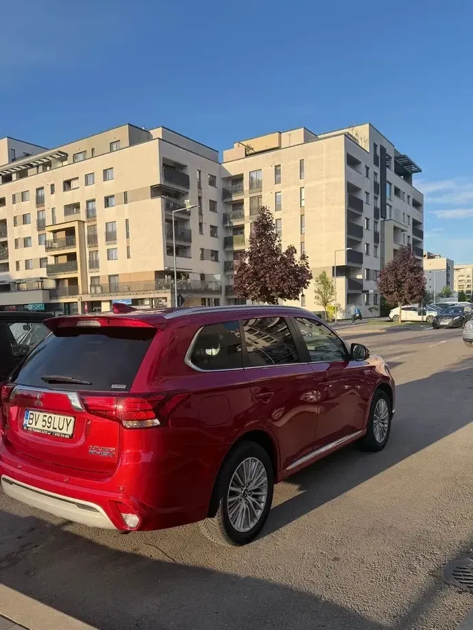Mitsubishi Outlander III PHEV 2.4 L 4X4 Instyle+ — imagine 6