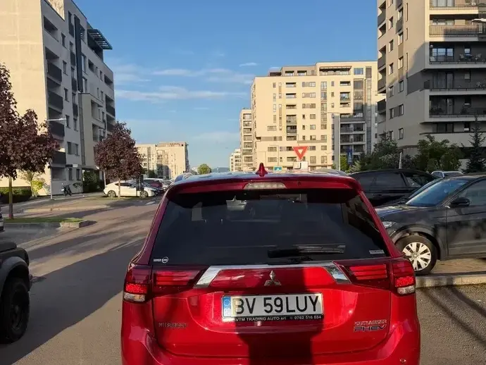 Mitsubishi Outlander III PHEV 2.4 L 4X4 Instyle+