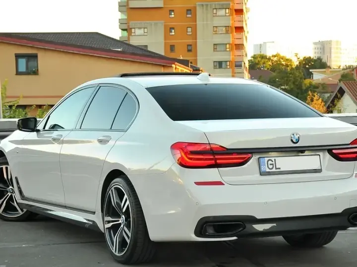 BMW Seria 7 G70 740i