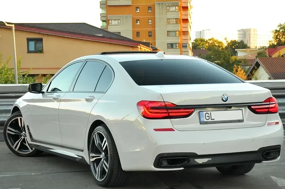 BMW Seria 7 G70 740i — imagine 2