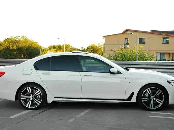 BMW Seria 7 G70 740i