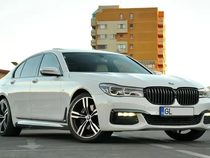 BMW Seria 7 G70 740i