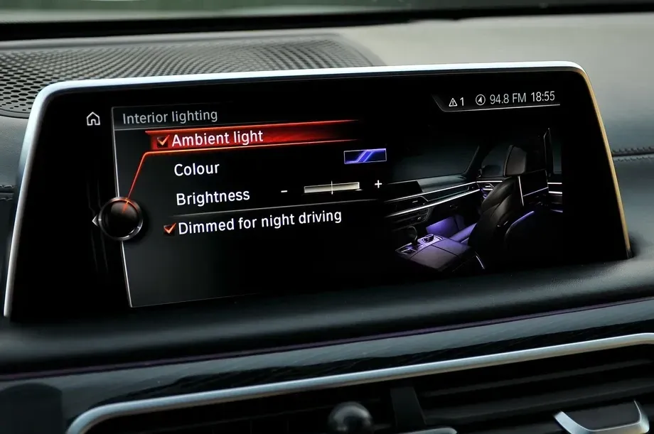 BMW Seria 7 G70 740i — imagine 6