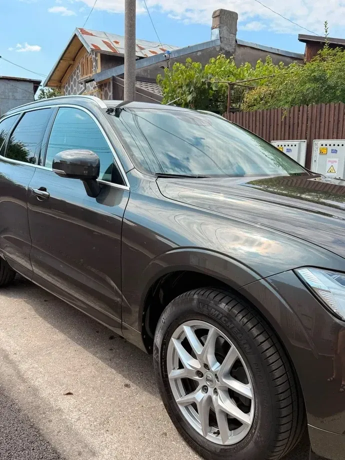 Volvo XC 60 II D4 Momentum — imagine 2