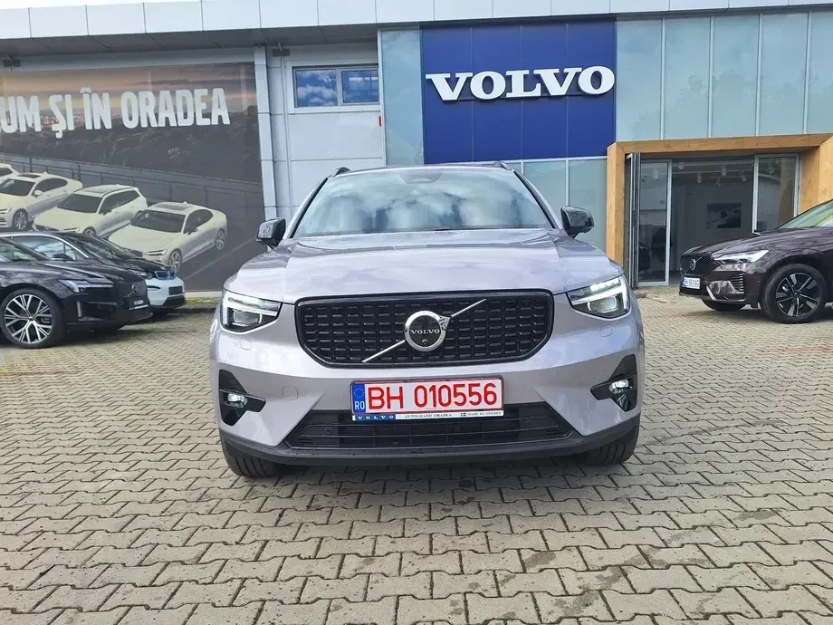 Volvo XC 40 B4 AT FWD MHEV Ultimate Dark — imagine 3