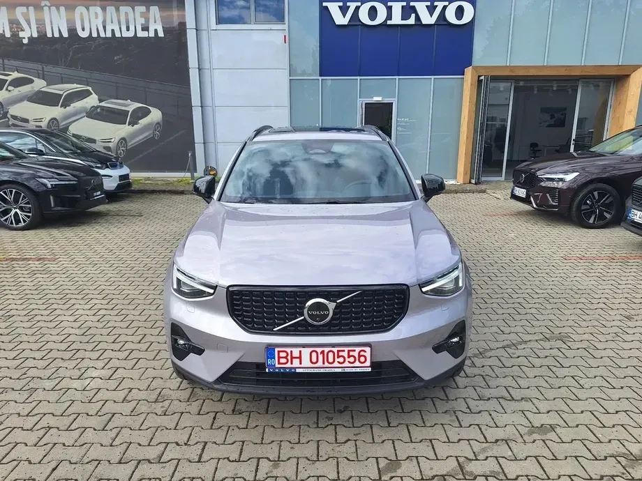 Volvo XC 40 B4 AT FWD MHEV Ultimate Dark — imagine 4
