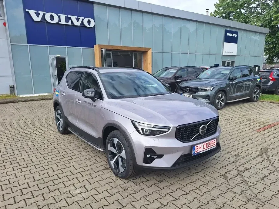 Volvo XC 40 B4 AT FWD MHEV Ultimate Dark — imagine 5