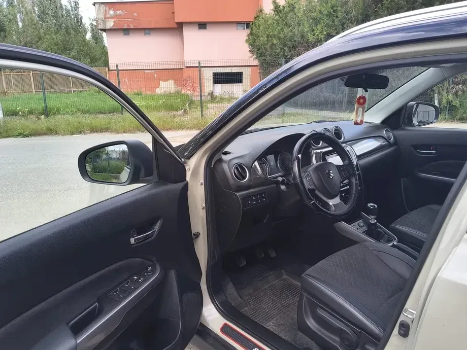Suzuki Vitara III 1.4 Boosterjet AllGrip MHEV Spirit — imagine 6