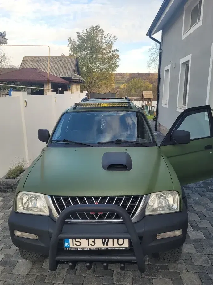 Mitsubishi L200 Pick Up 4x4 Invite — imagine 3