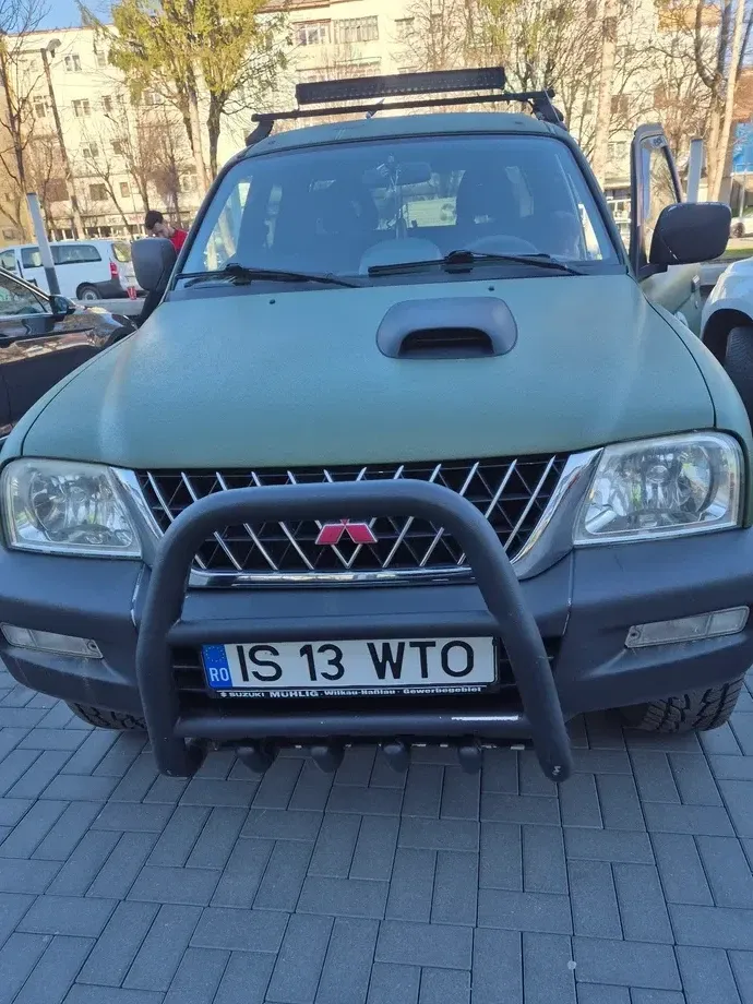 Mitsubishi L200 Pick Up 4x4 Invite — imagine 6