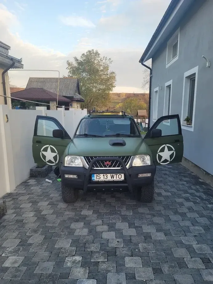 Mitsubishi L200 Pick Up 4x4 Invite — imagine 2