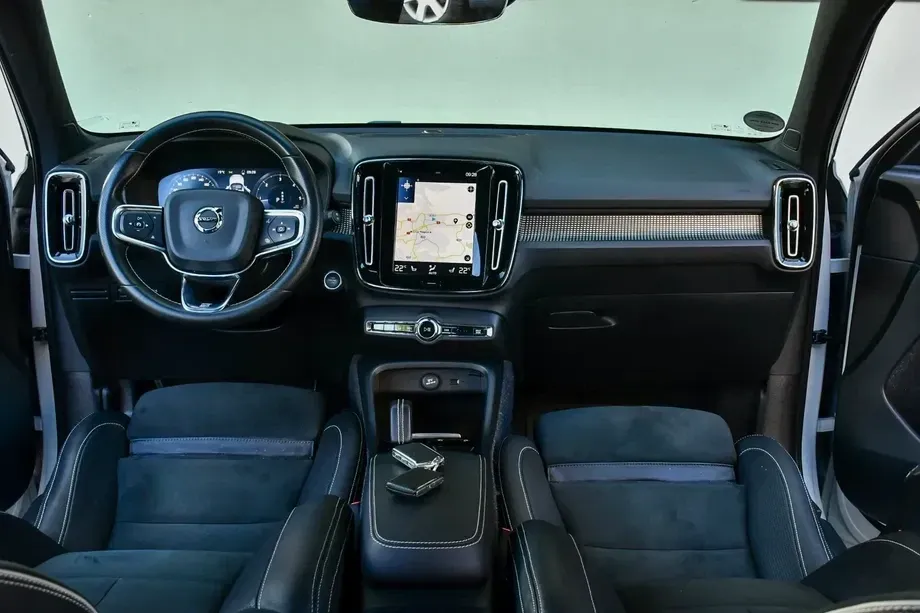 Volvo XC 40 D4 AWD Geartronic R-Design — imagine 5
