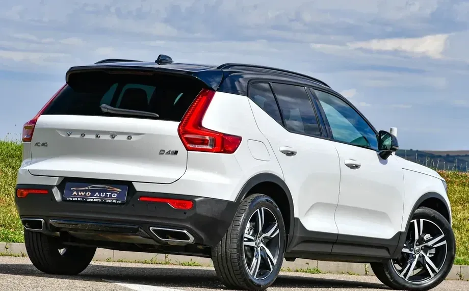 Volvo XC 40 D4 AWD Geartronic R-Design — imagine 3