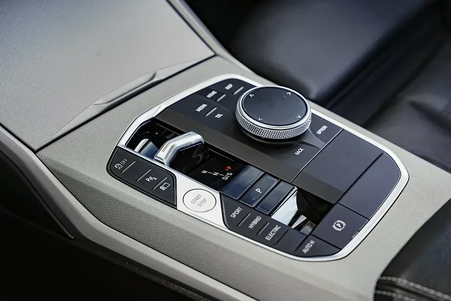 BMW Seria 3 330e Aut. Sport Line — imagine 5