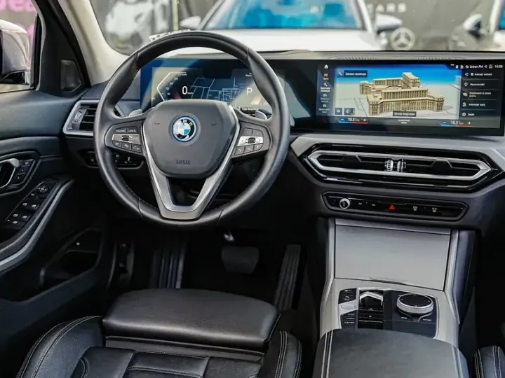 BMW Seria 3 330e Aut. Sport Line