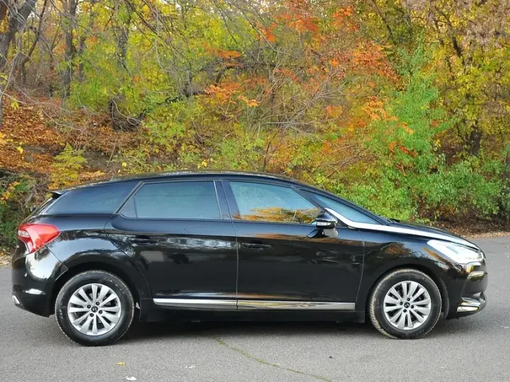 DS Automobiles DS 5