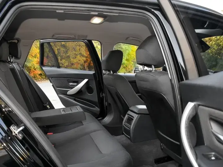BMW Seria 3 F30/F31/F34 316d Modern Line