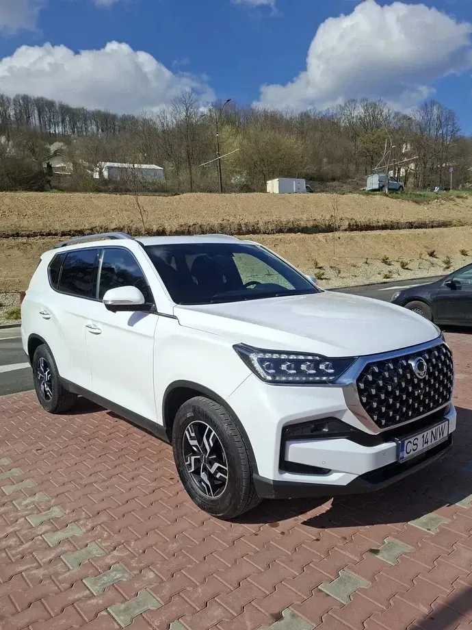 SsangYong REXTON G4 2.2 e-XDI 4WD Black Edition — imagine 5