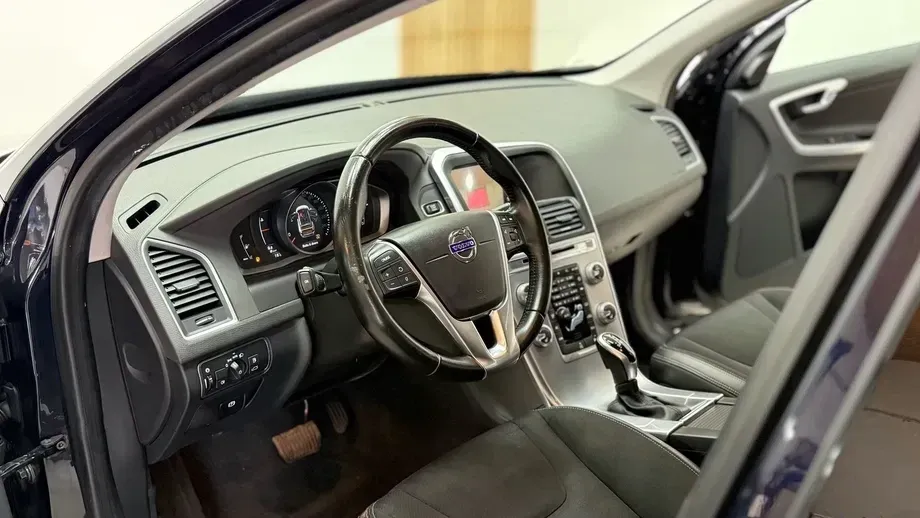 Volvo XC 60 II D4 Momentum — imagine 5