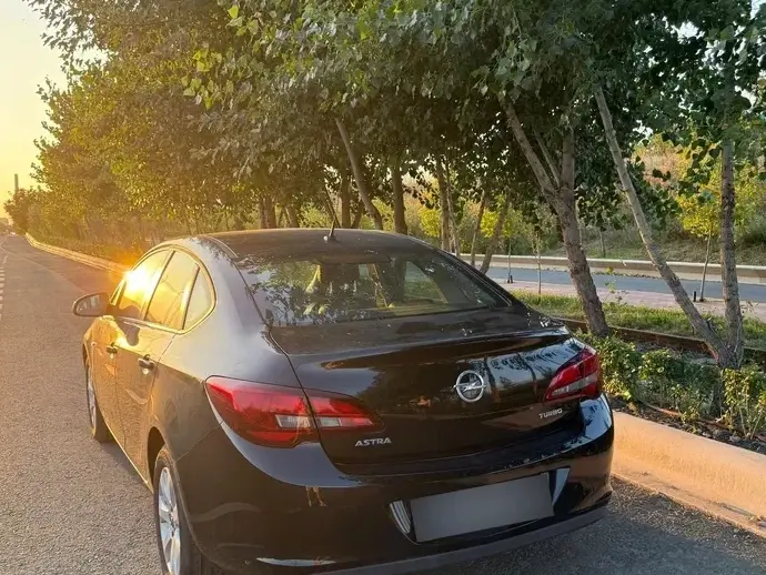 Opel Astra J