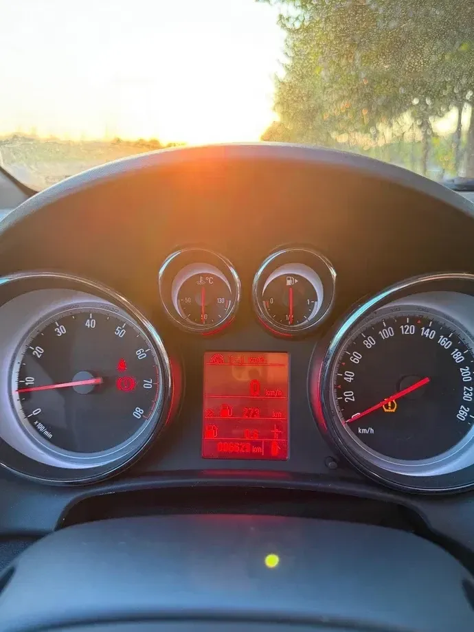 Opel Astra J — imagine 6