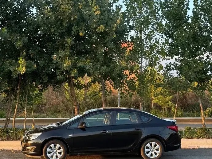 Opel Astra J