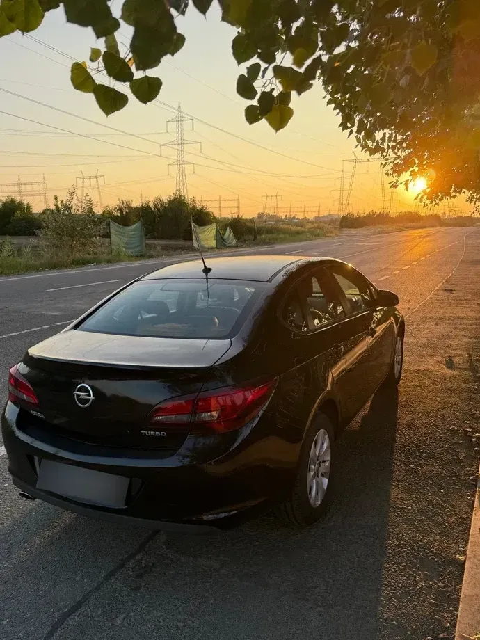 Opel Astra J — imagine 4