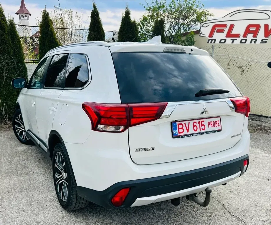 Mitsubishi Outlander 2.2 DI-D 4WD Automatik Intense — imagine 3