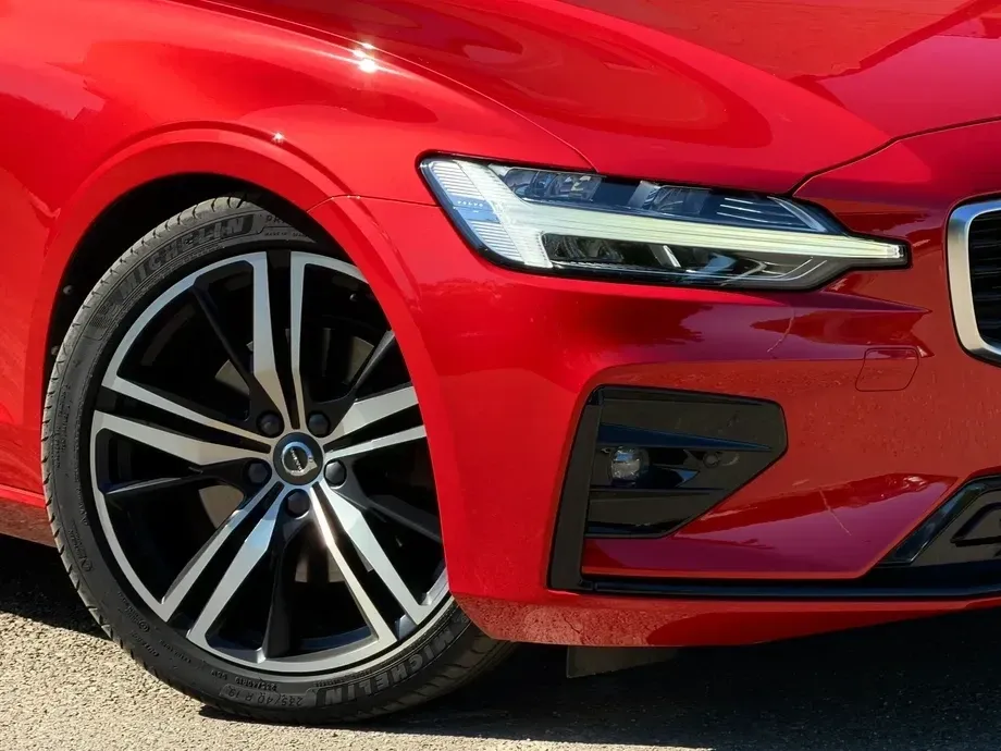 Volvo S60 III T4 R-Design — imagine 3